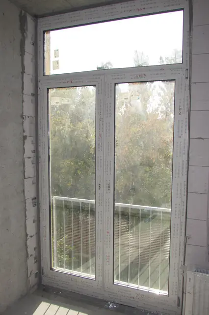 Пластиковая дверь Rehau